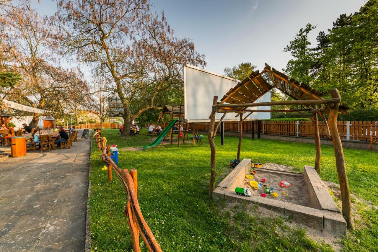 Penzion Piranha Melnik Exterior photo